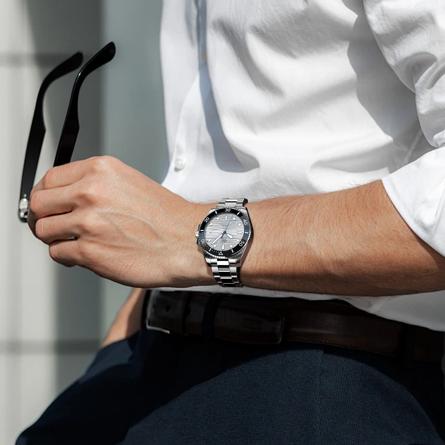 Long Vision YH018D 41mm Watch 300M Waterproof Swiss SW200-1 Voyage Collection Automatic Watch